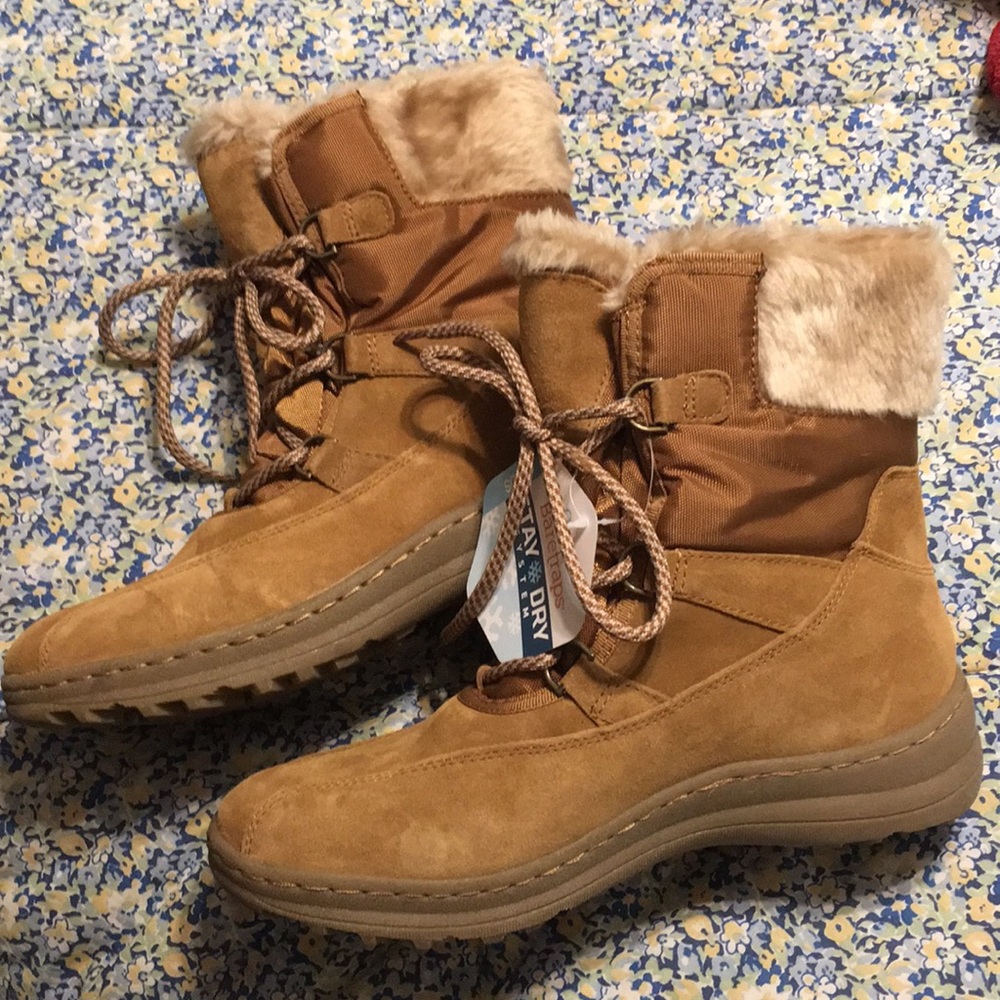 New Bare traps boots size 10